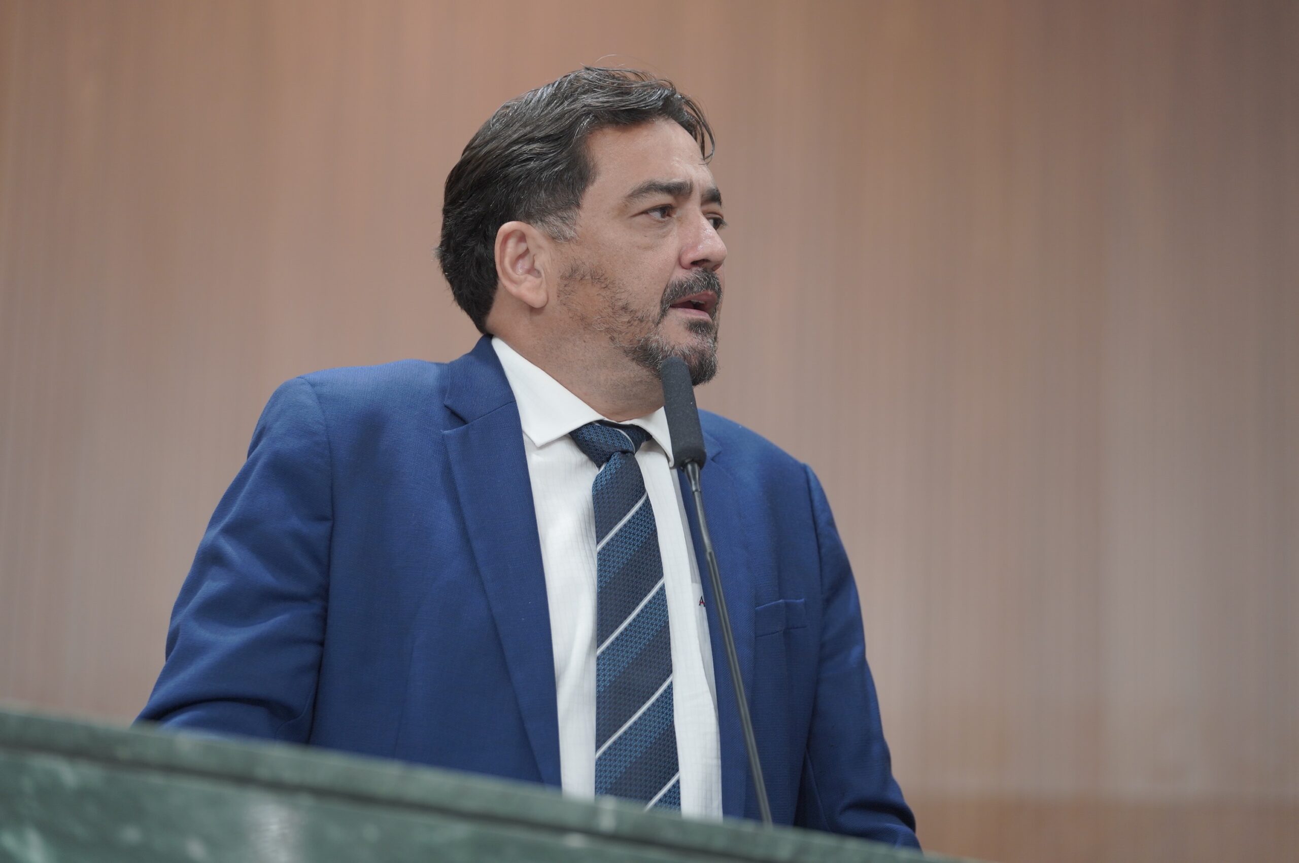 Talles sugere José Mário como vice de Daniel Vilela e projeta vitória no 1º turno em 2026