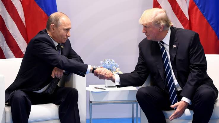 Trump dá ultimato a Putin: paz em 50 dias ou tarifas de 100% contra a Rússia