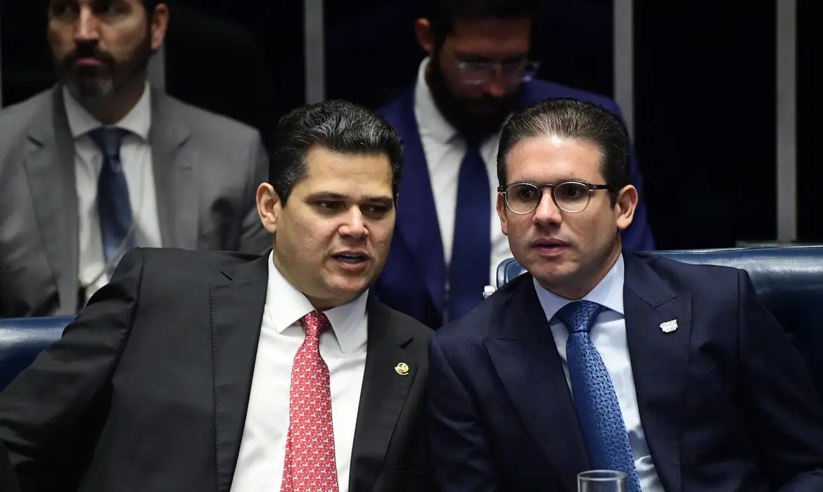 Congresso reage a tarifas dos EUA e defende soberania do Brasil
