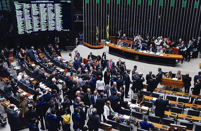 Rejeição esmagadora: 85% dos brasileiros são contra aumento no número de deputados, aponta Quaest