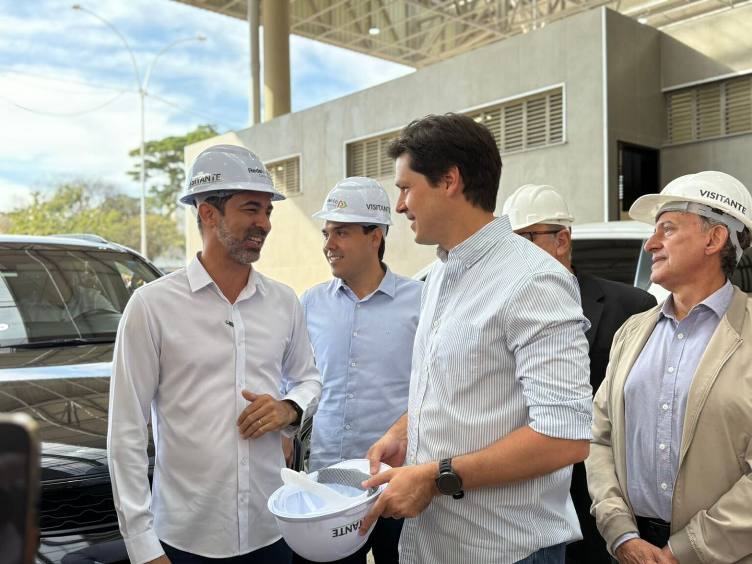 Ao lado de Daniel Vilela, Pellozo acompanha vistoria nas obras do Terminal Praça da Bíblia