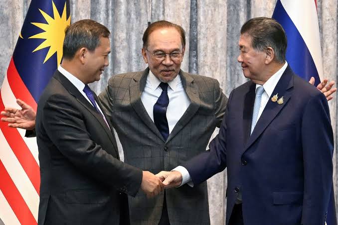 Tailândia e Camboja fecham cessar-fogo após cinco dias de confrontos na fronteira