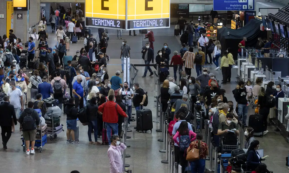 Problemas técnicos afetam aeroportos da Europa e cancelam voos
