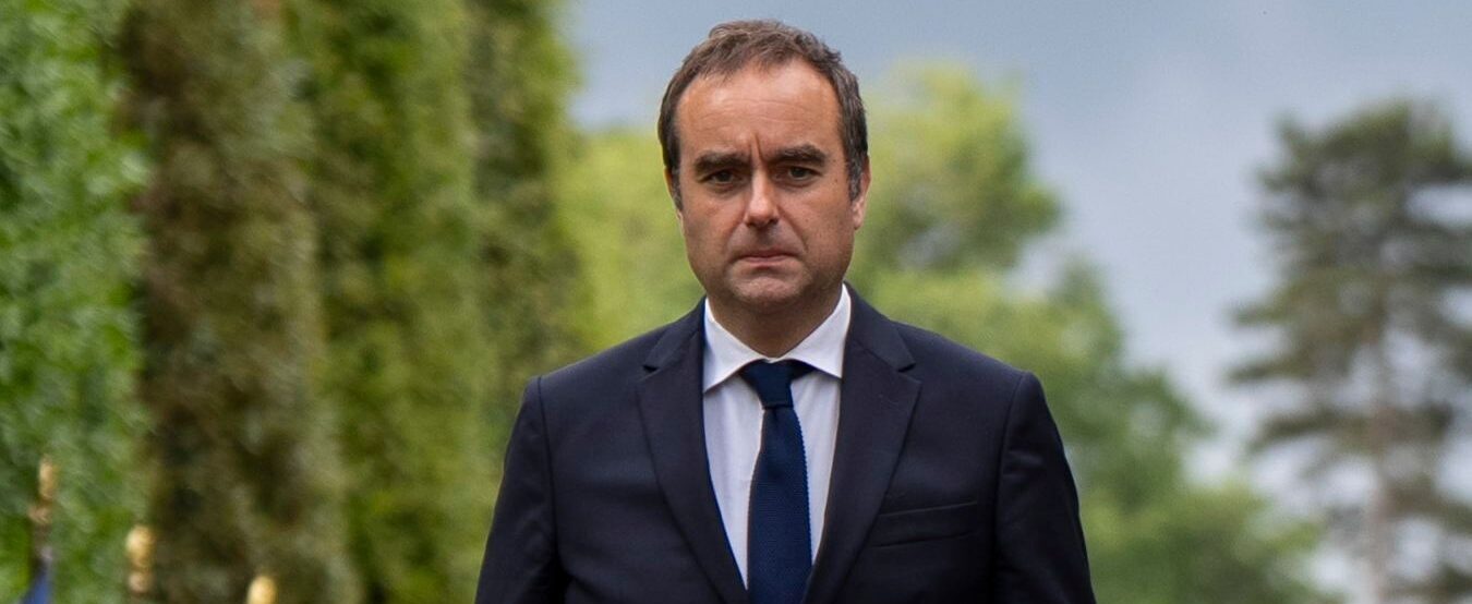 Macron reconduz Lecornu e tenta conter crise política na França