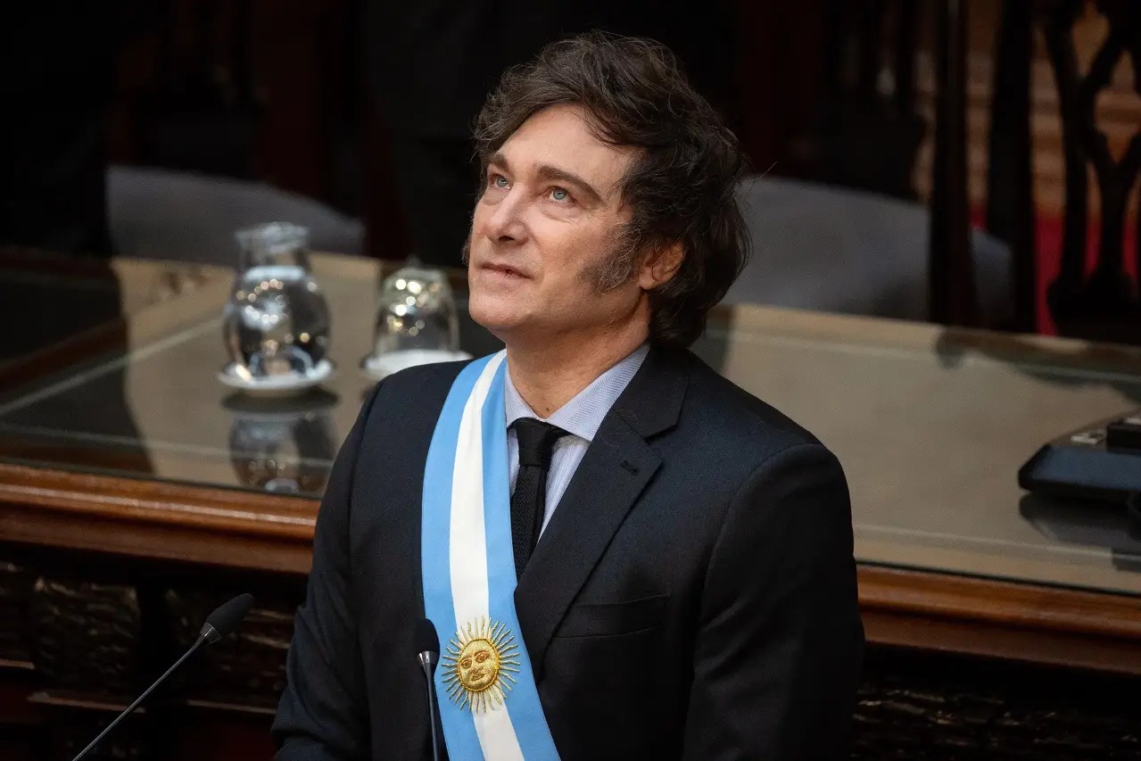 Milei amplia poder: partido vence eleições legislativas na Argentina