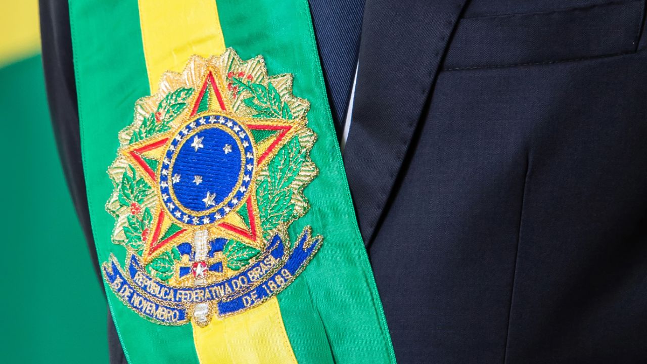 E se uma IA assumisse a Presidência do Brasil? A fronteira entre instrumentalidade e titularidade