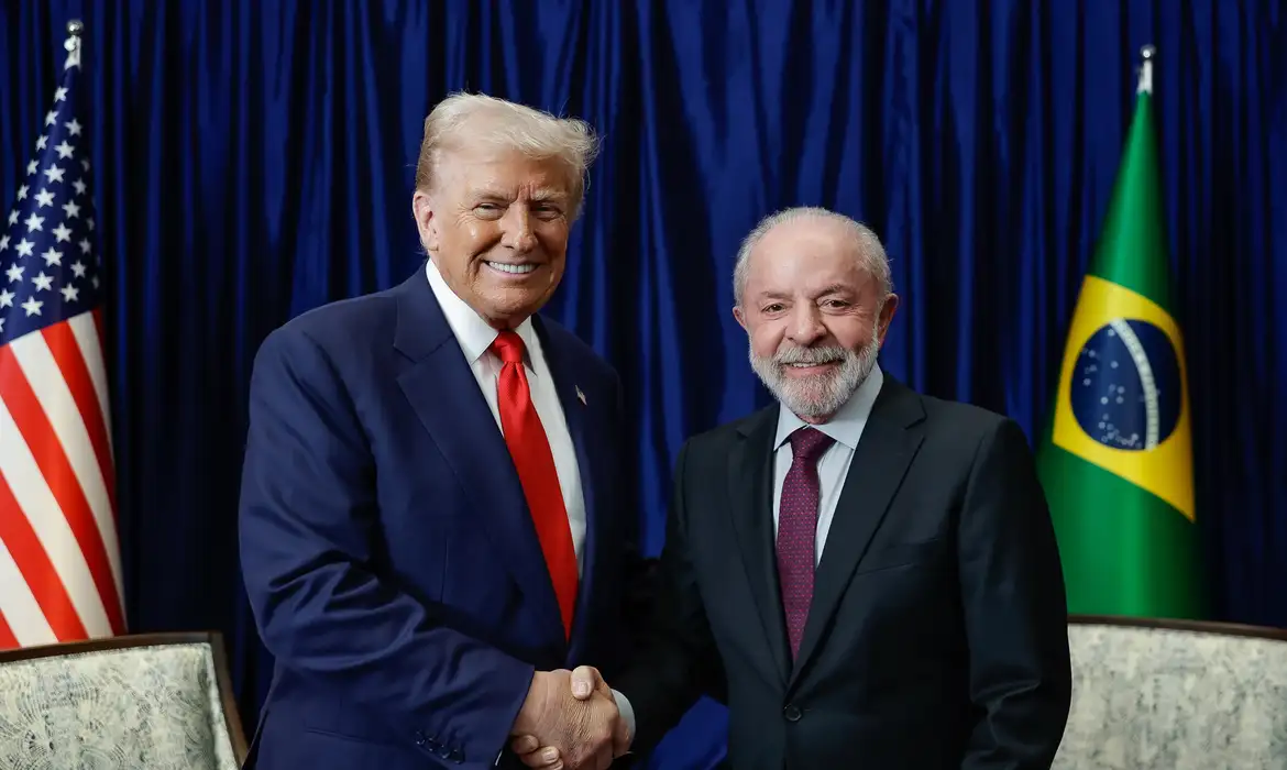 Trump chama prisão de Lula de “perseguição” e negocia fim do tarifaço na Malásia