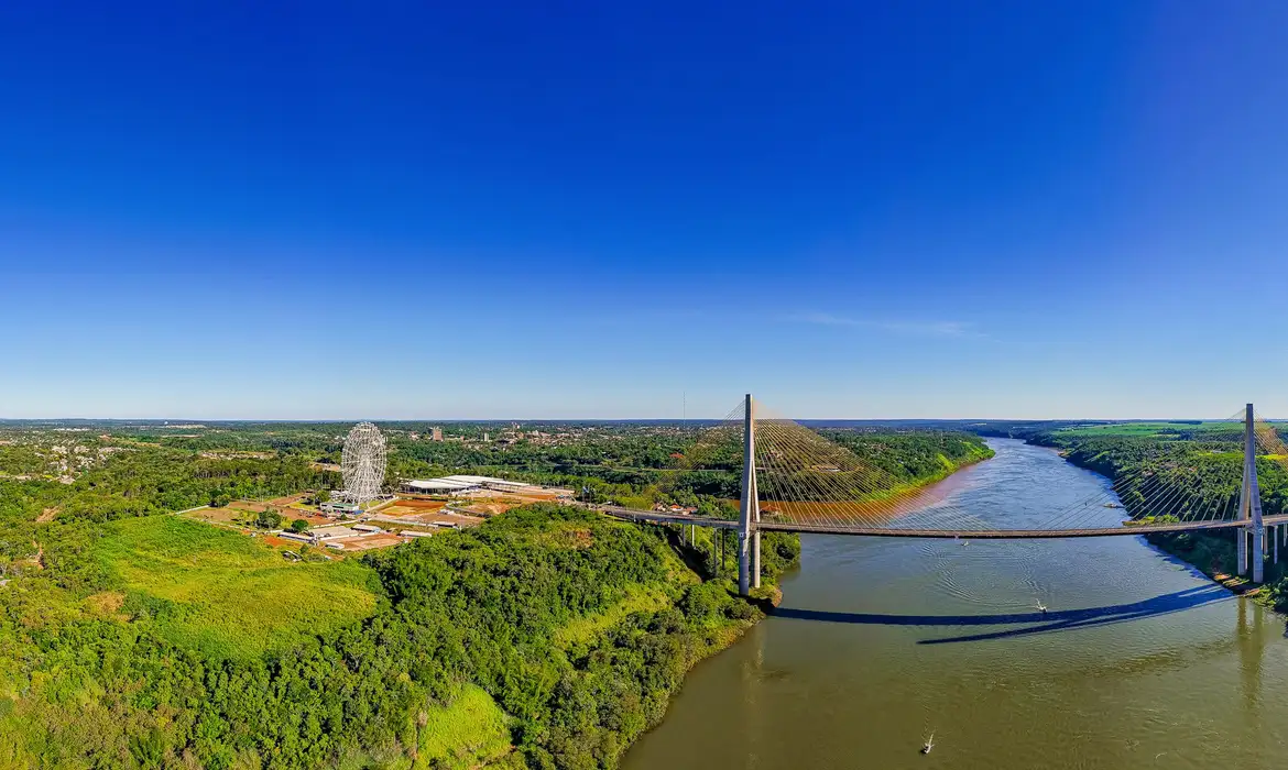 Brasil e Paraguai inauguram Ponte Internacional da Integração