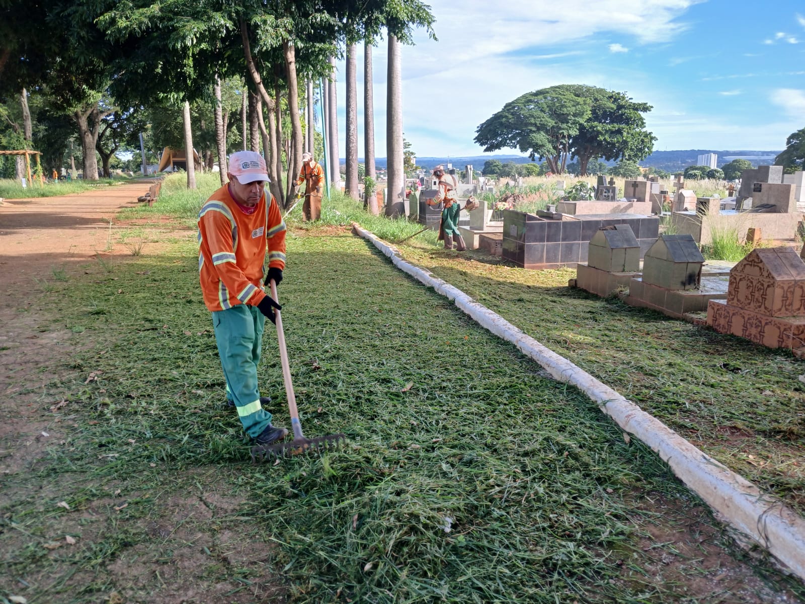 Limpeza cemitérios Goiânia avança com ações da Comurg