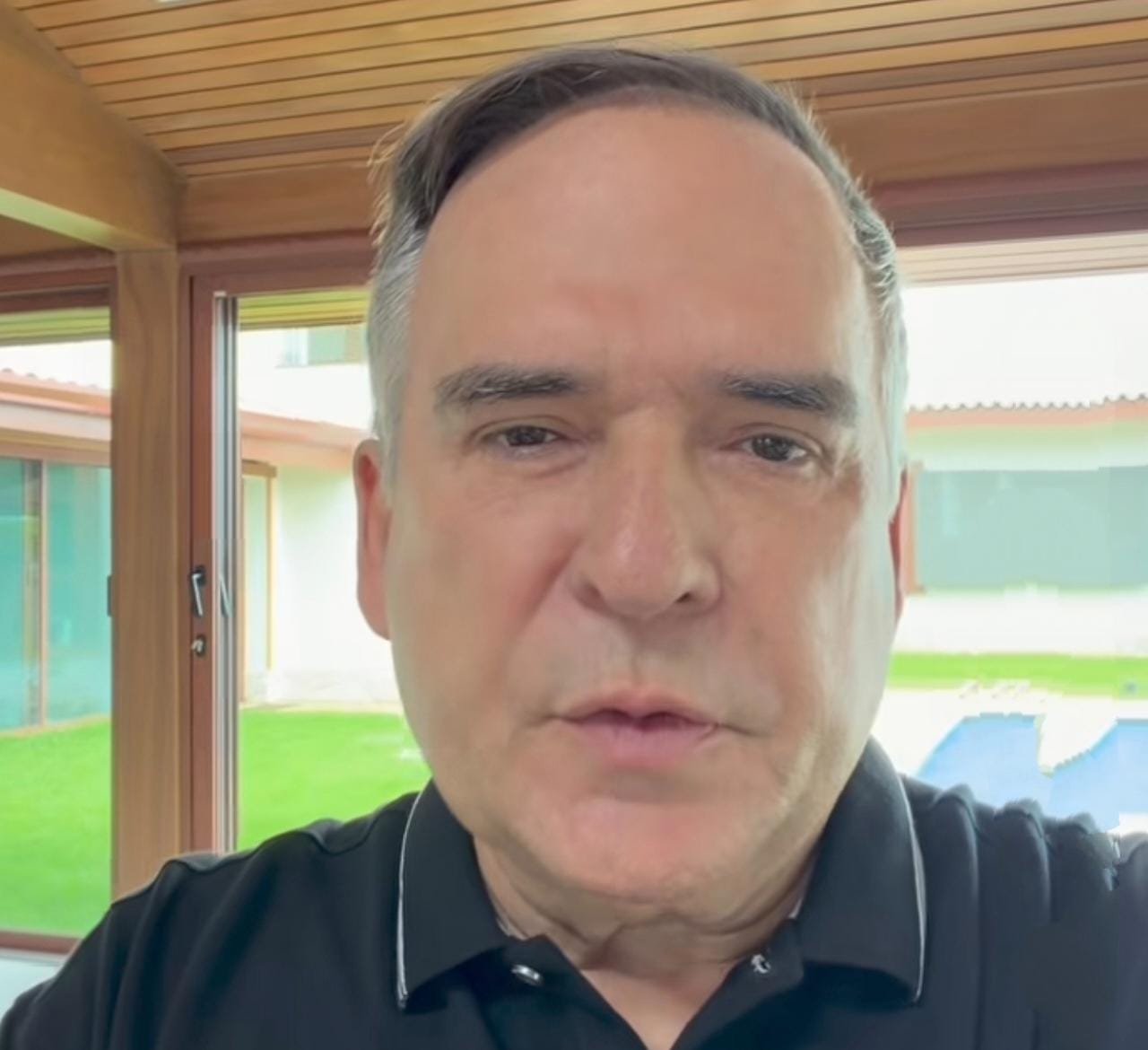 Prefeito Sandro Mabel passa por cirurgias e seguirá trabalhando de casa