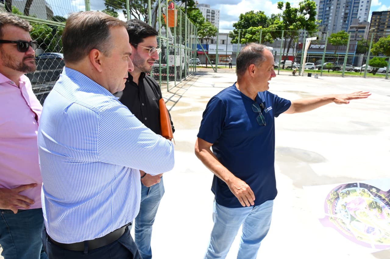 Mabel vistoria revitalização da Praça do Avião