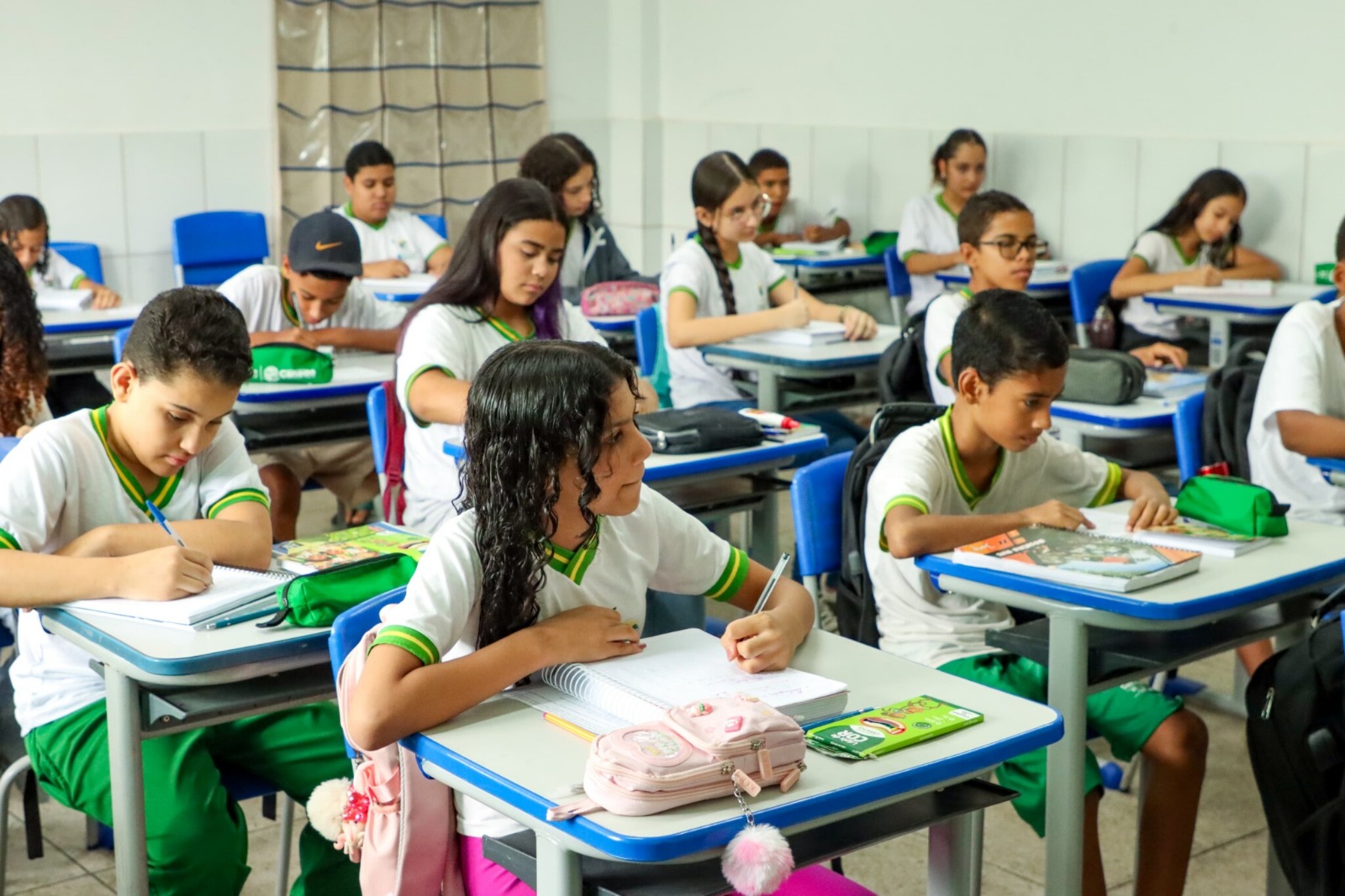 Kits escolares levam dignidade a alunos de Senador Canedo