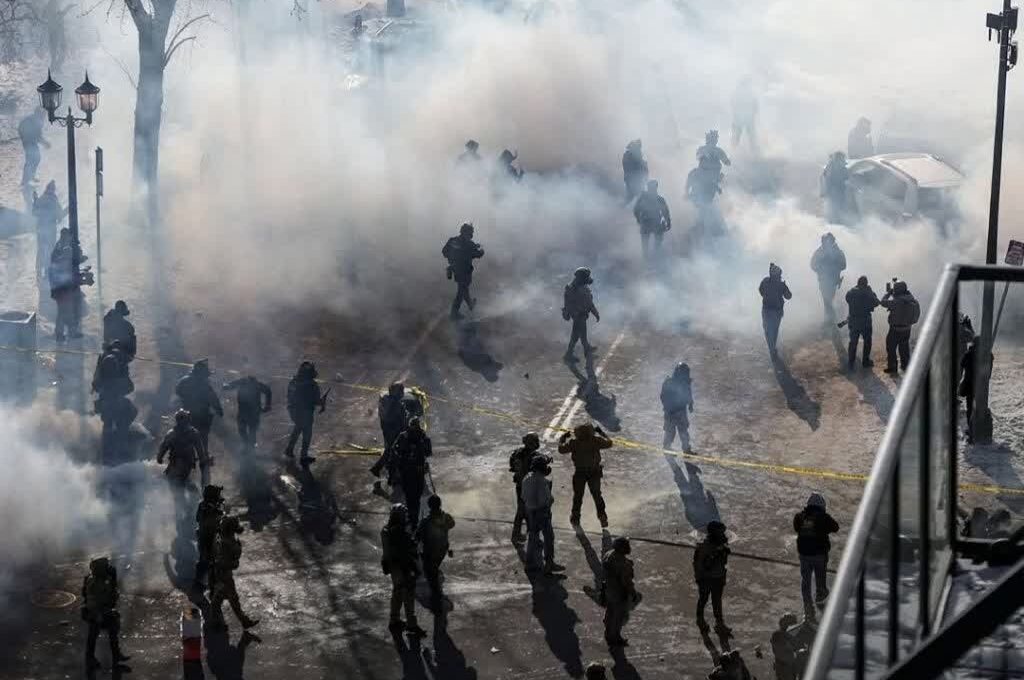 Agentes do ICE matam homem durante protesto em Minneapolis, nos EUA