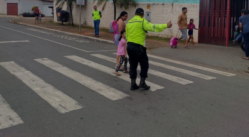 SMT realiza ação educativa em escola de Senador Canedo