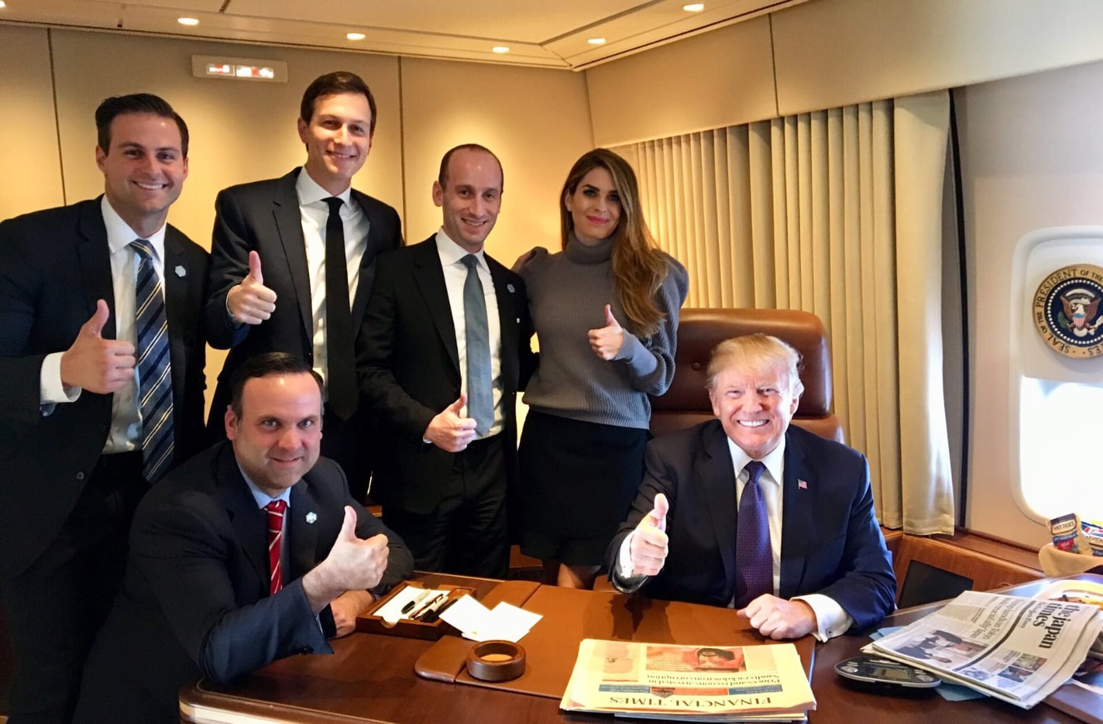 Suspeita de uso de informação privilegiada volta a atingir entorno de Trump