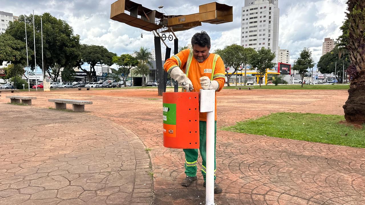 Em uma semana, Comurg instala mais de 700 lixeiras na capital