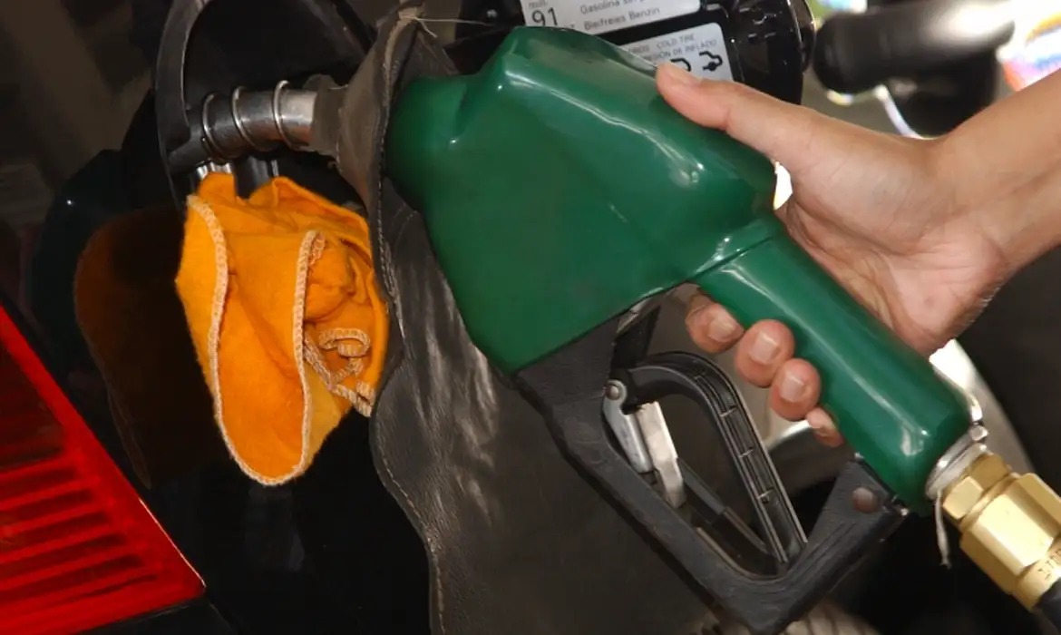 Argentina autoriza aumento do etanol na gasolina e segue debate já feito no Brasil