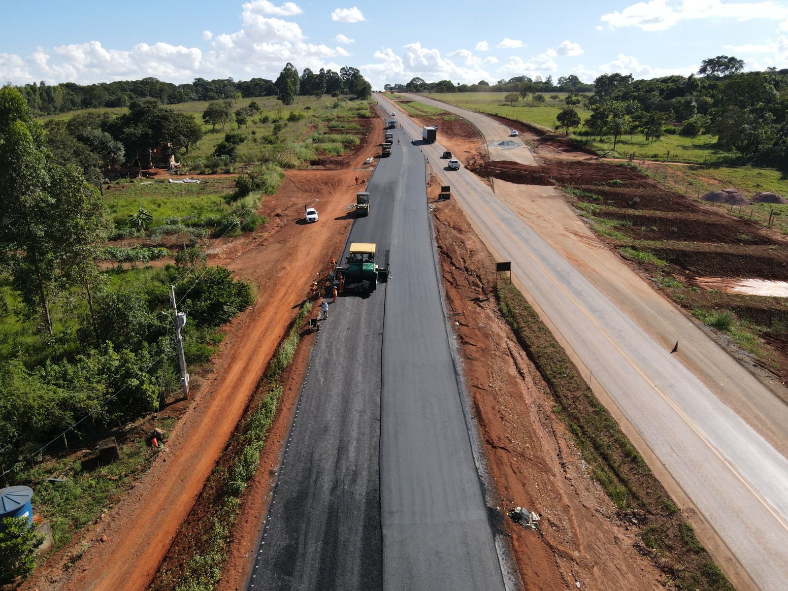 Governo de Goiás amplia obras em municípios com pontes de concreto e asfalto novo