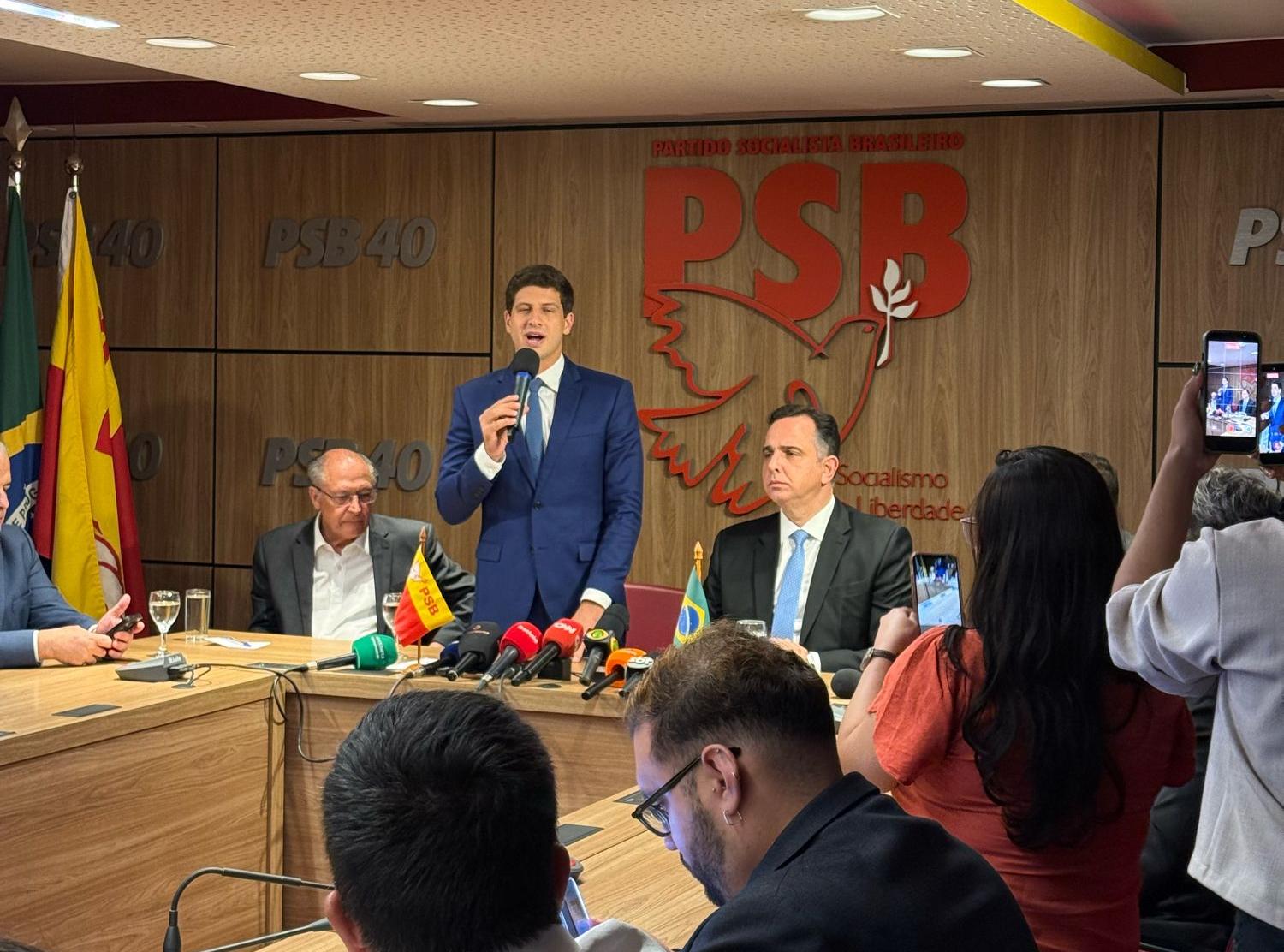 Pacheco troca PSD pelo PSB e se aproxima de Lula em Minas