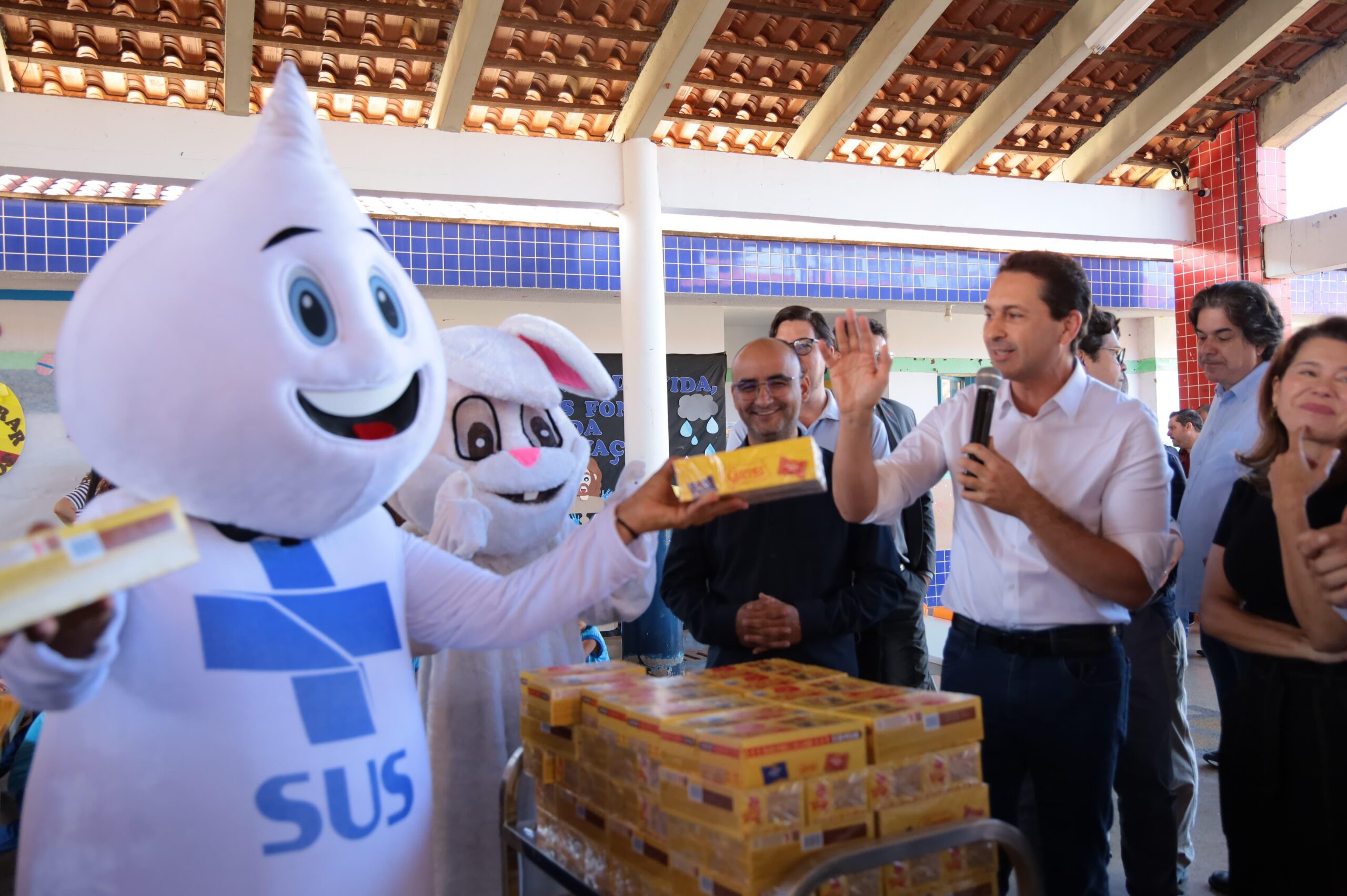 Em ação inédita, gestão Vilela distribui chocolate para mais de 46 mil alunos de escolas e CMEIs em Aparecida