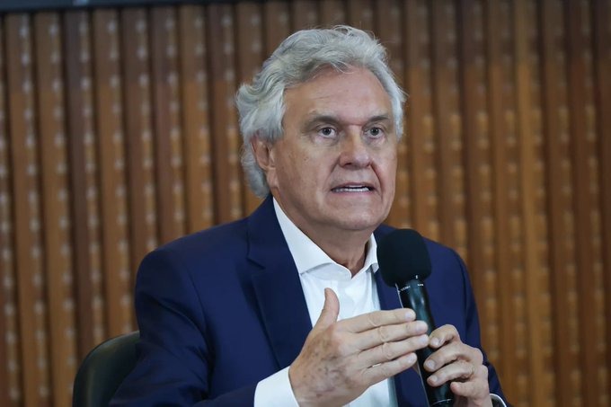 Caiado critica Flávio Bolsonaro e cobra experiência para governar