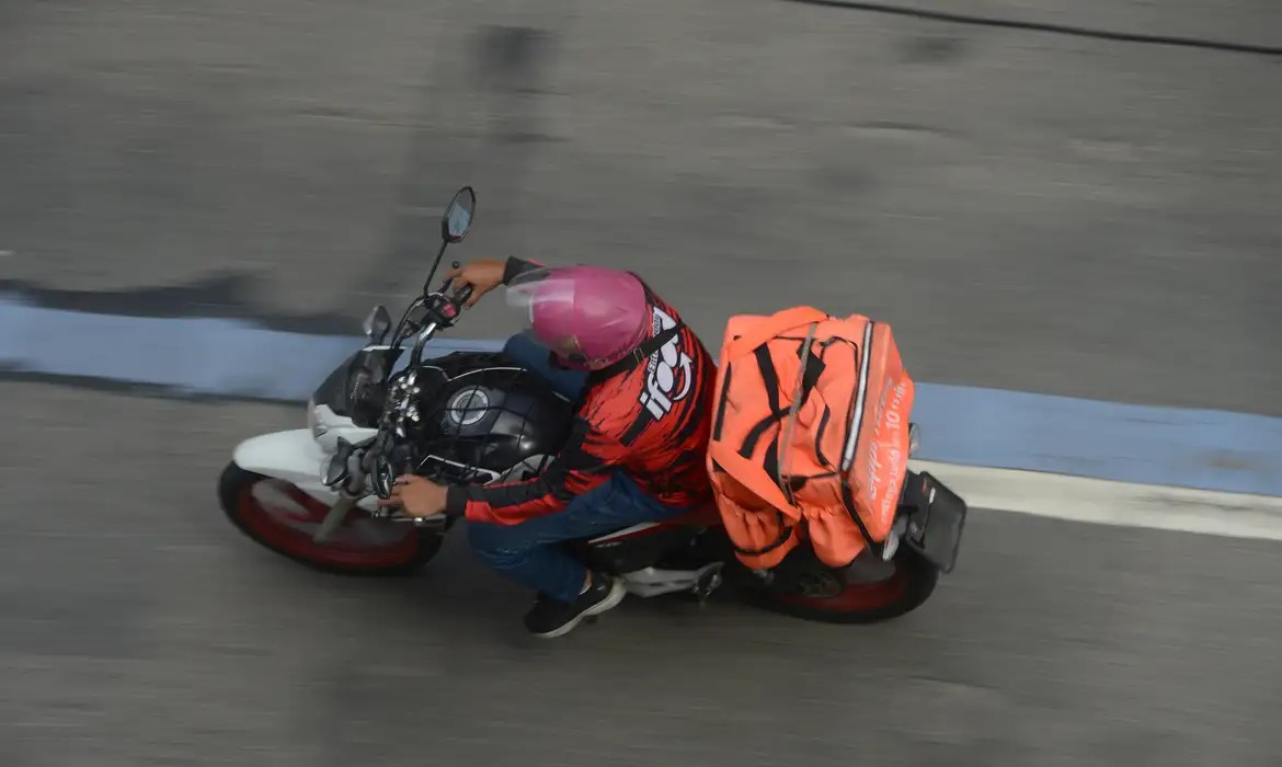 Exigência de identificação de remetentes em delivery avança na Câmara de Goiânia