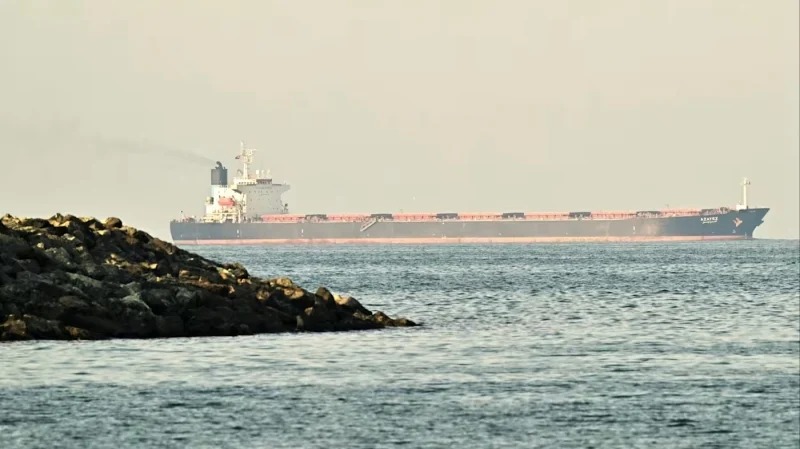 Sem acordo de paz entre EUA e Irã, Trump promete fechar Ormuz