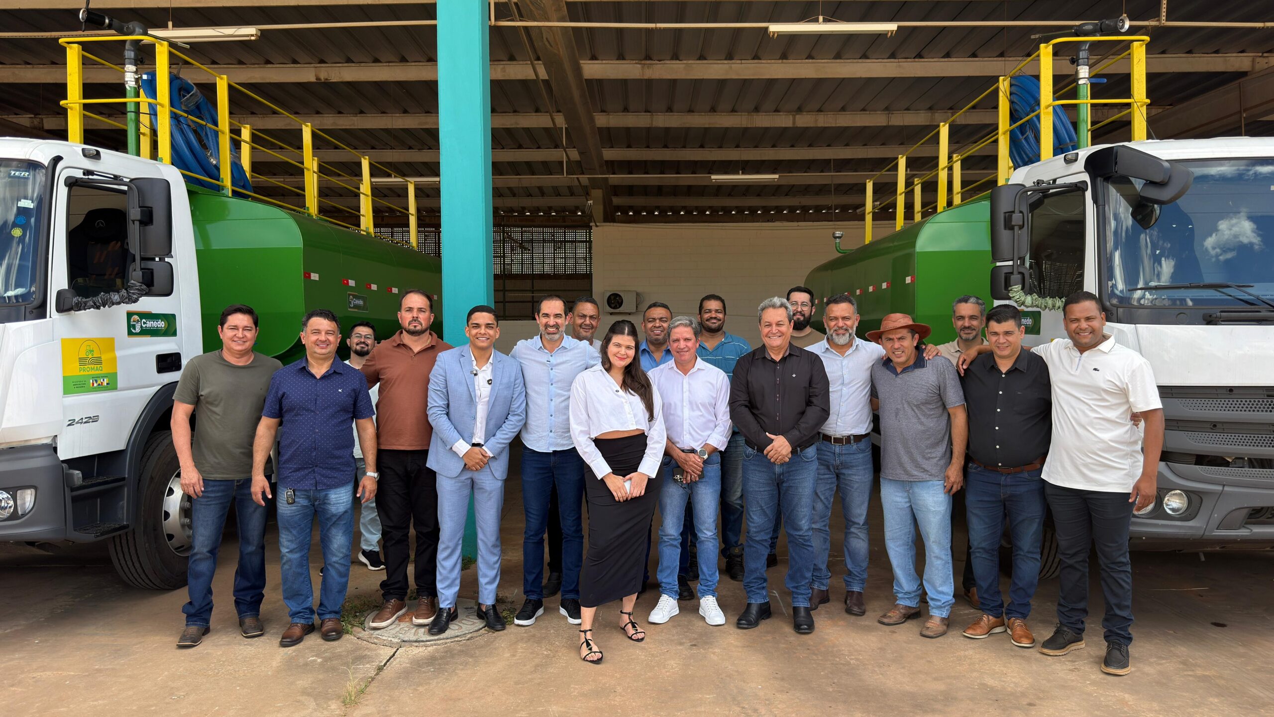 Aava Santiago viabiliza dois caminhões-pipa para Senador Canedo e garante economia mensal de R$ 100 mil ao município