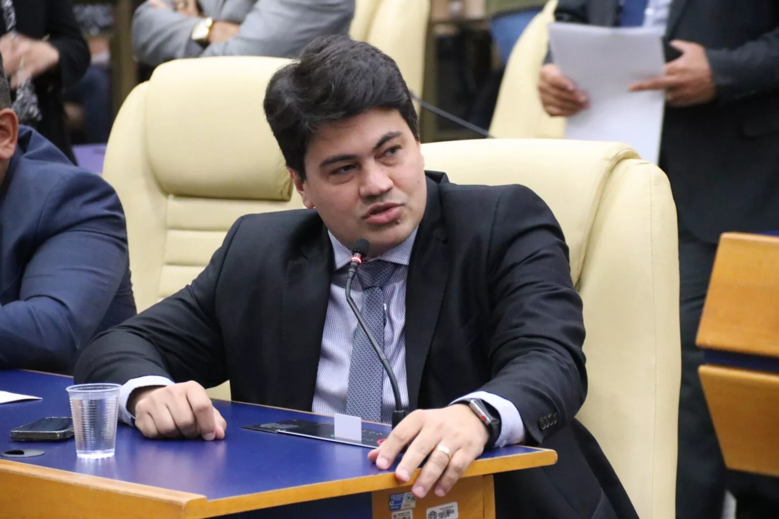 Justiça manda Igor Franco apagar vídeos com IA contra Mabel