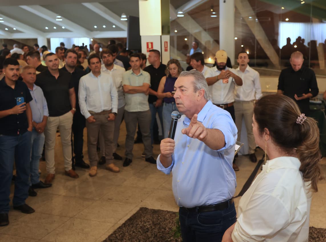 Zé Mário recebe apoio de 106 prefeitos em guinada ao municipalismo