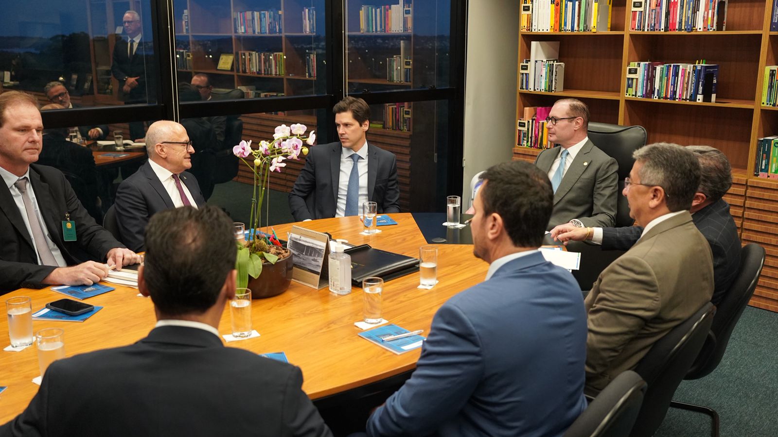 Daniel Vilela se reúne com ministro do STF e articula redistribuição de royalties do petróleo antes de julgamento