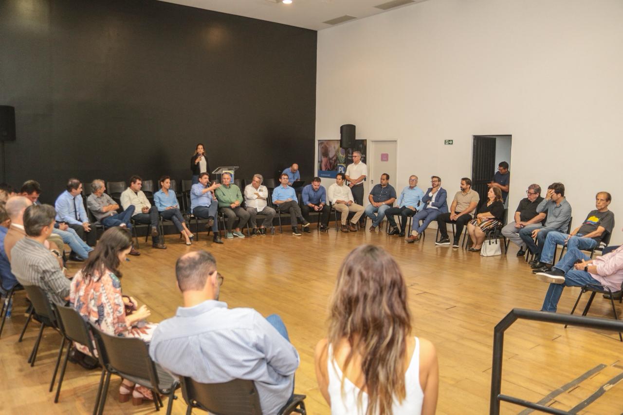 Wilder Morais se reúne com médicos e debate propostas para fortalecer a saúde em Goiás