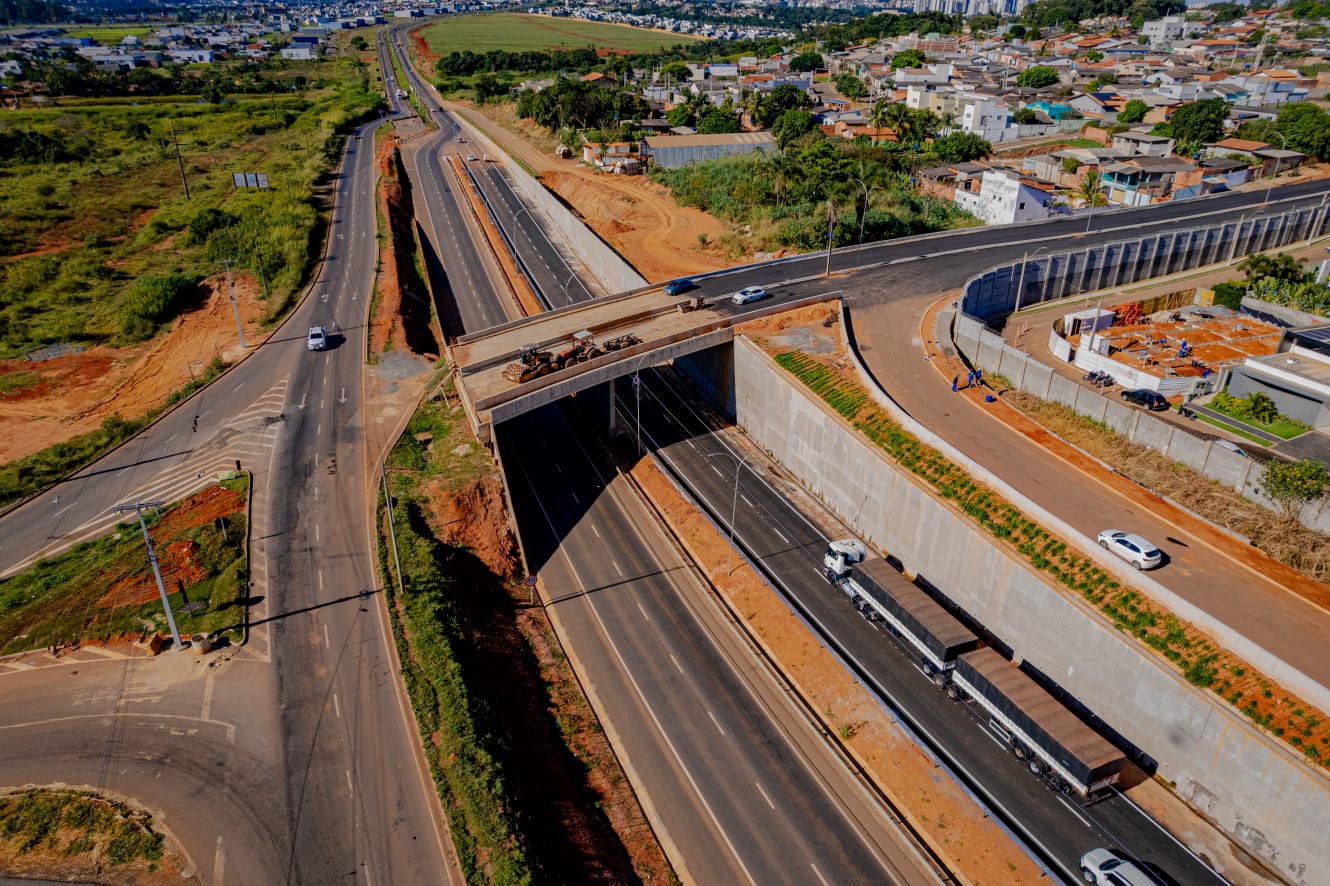 Trânsito Norte–Sul na trincheira da BR-153 é liberado de forma definitiva