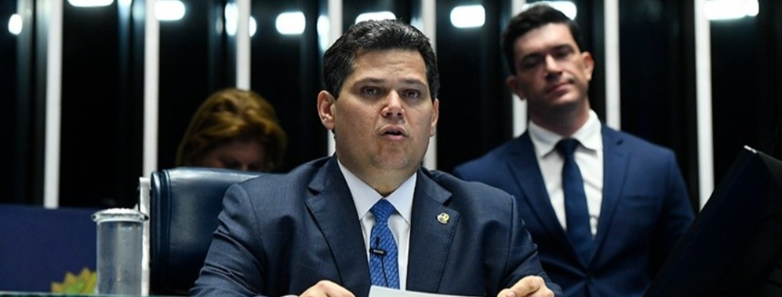 Alcolumbre fatia votação do PL da Dosimetria; governo denuncia manobra