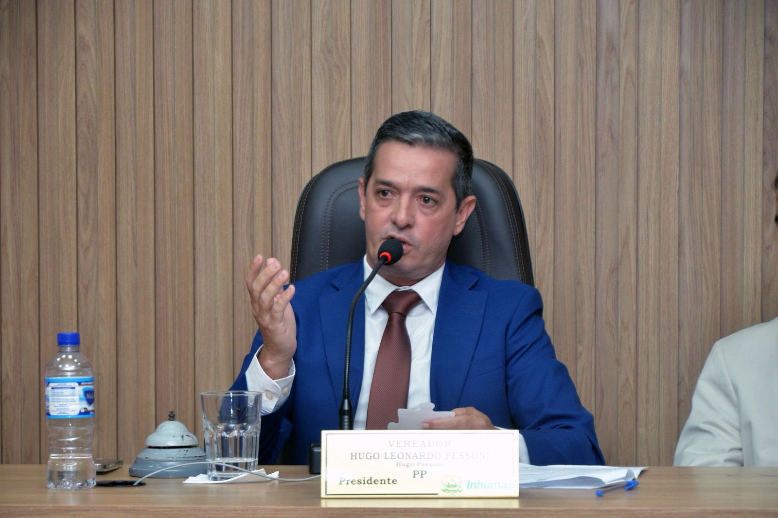 Presidente da Câmara, Hugo Pessoni defende mais transparência na saúde e incentivo à leitura em Inhumas