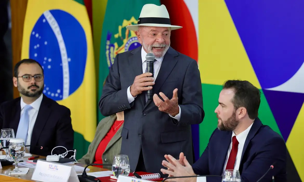 Lula lança novo Desenrola Brasil para renegociar dívidas de quem ganha até R$ 8,1 mil