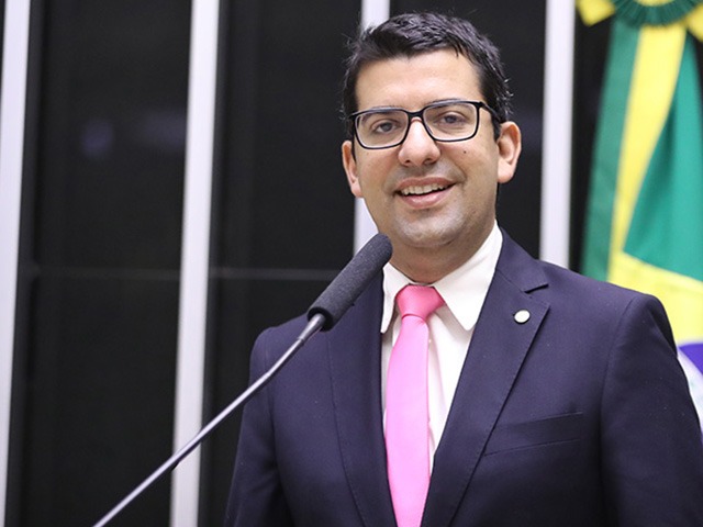 PF mira deputado do RJ em apuração sobre contratos de R$ 200 milhões