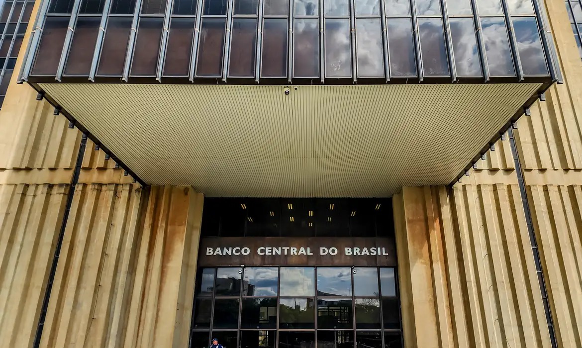 Pedido de vista adia votação de PEC que amplia autonomia financeira do Banco Central