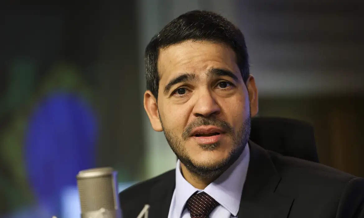 Lula diz que vai indicar Jorge Messias novamente ao STF