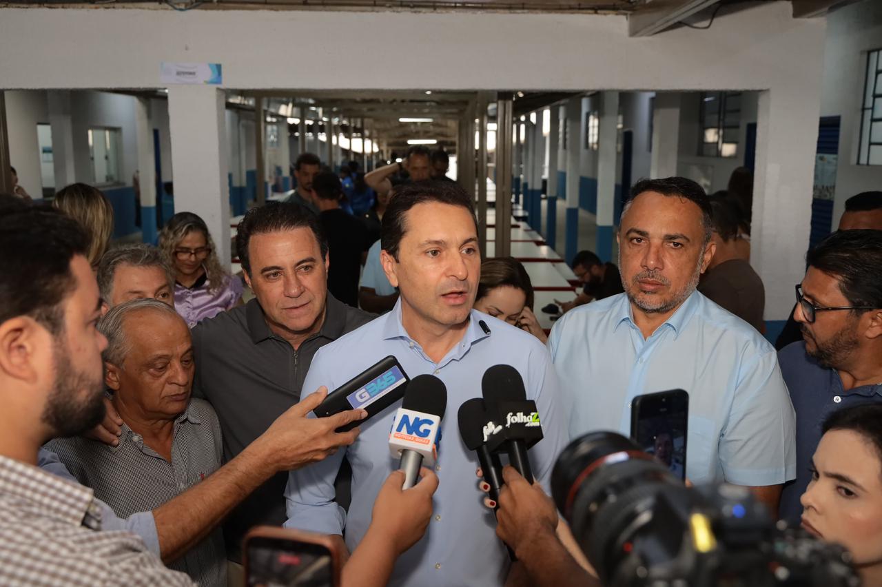 Prefeito Vilela e vice João Campos entregam reforma da Escola Municipal Guiomar Rosa