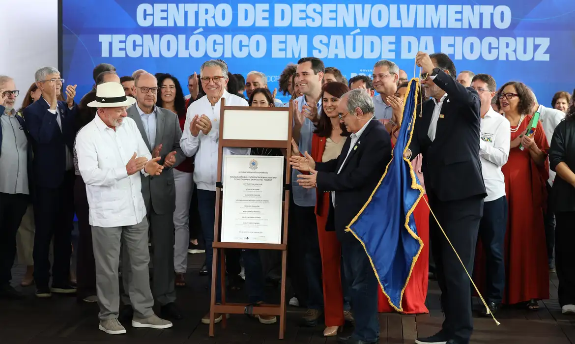 Lula diz que Brasil não é ‘menor nem menos competitivo’ ao inaugurar centro da Fiocruz