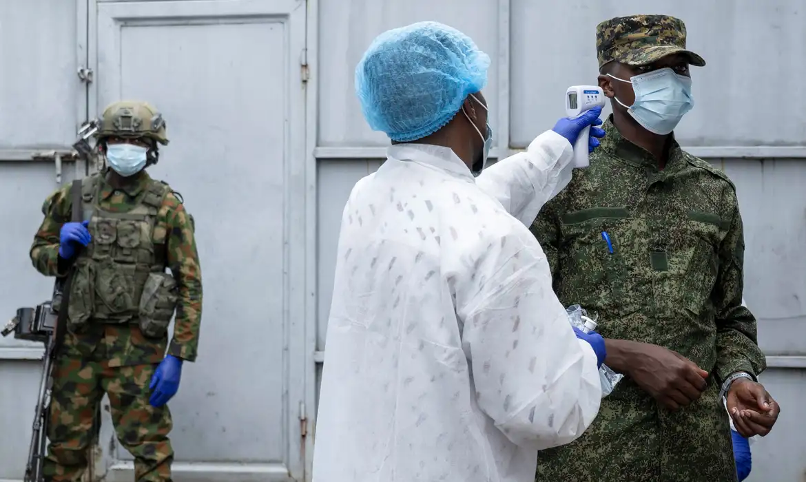 Dez países africanos estão sob alto risco para ebola, diz agência