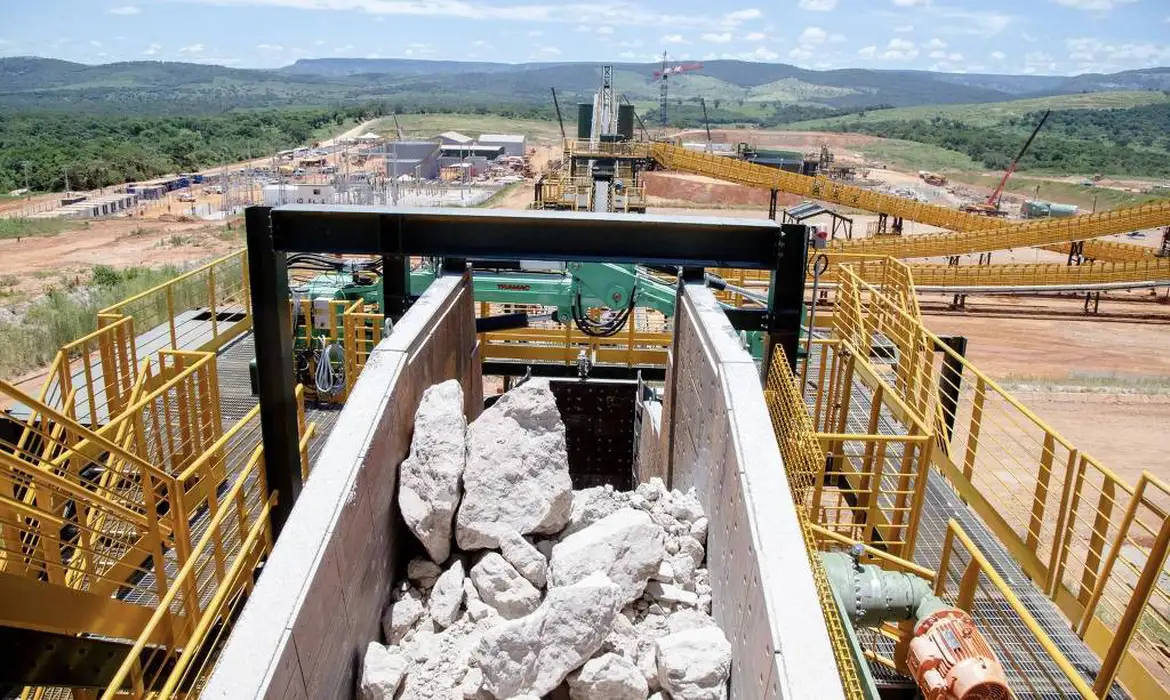 Câmara aprova texto-base de projeto sobre terras raras e minerais críticos