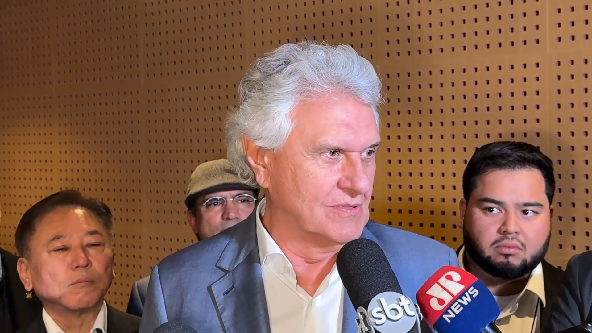 Em entrevista, Caiado liga caso Master ao PT e cobra explicações de Wagner