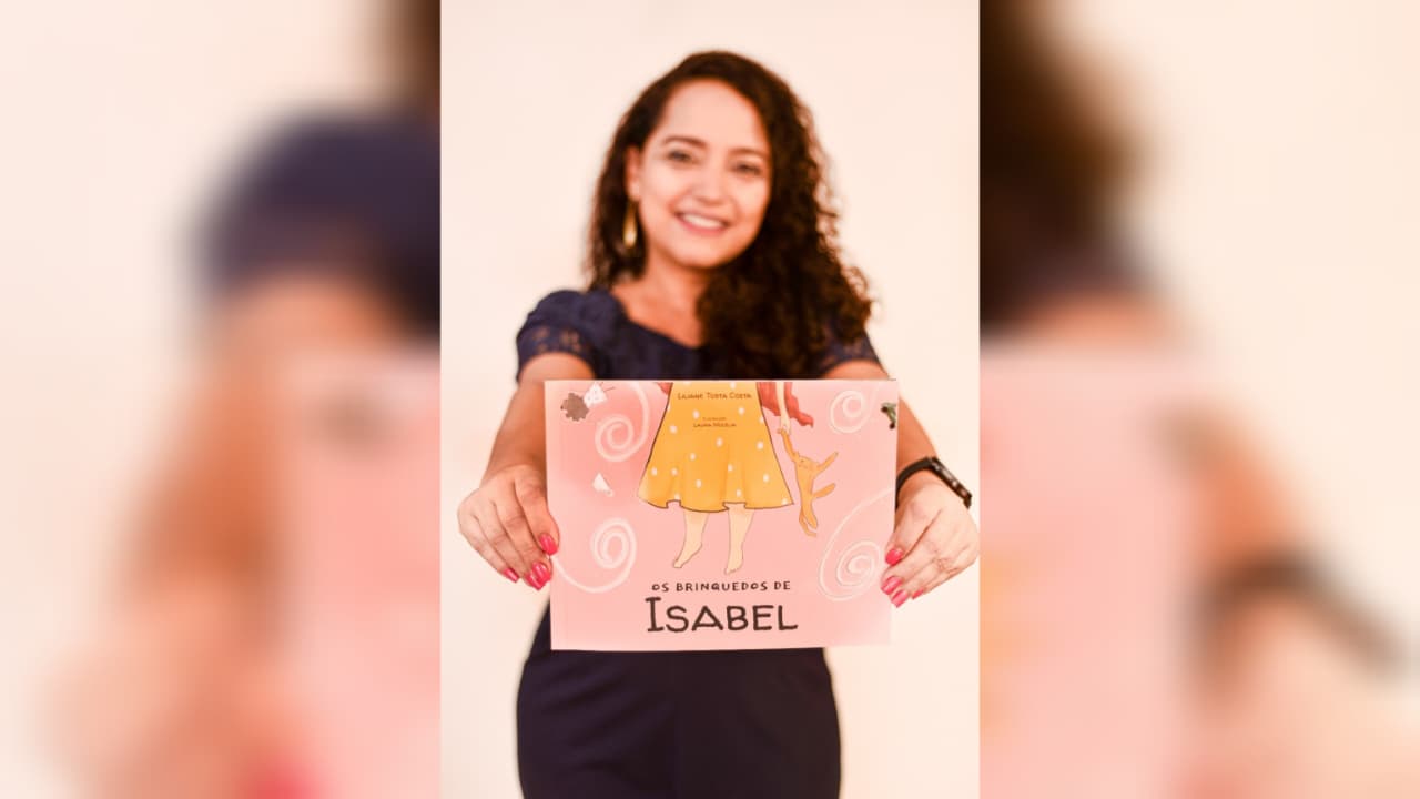 Diretora de escola municipal lança cinco livros literários infantis