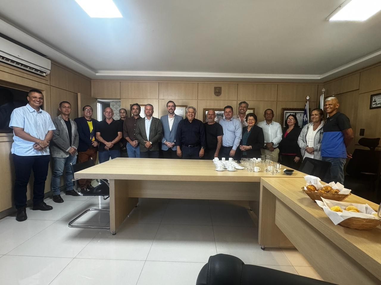 Gustavo Mendanha e Luiz do Carmo cumprem agenda conjunta com representantes de militares estaduais