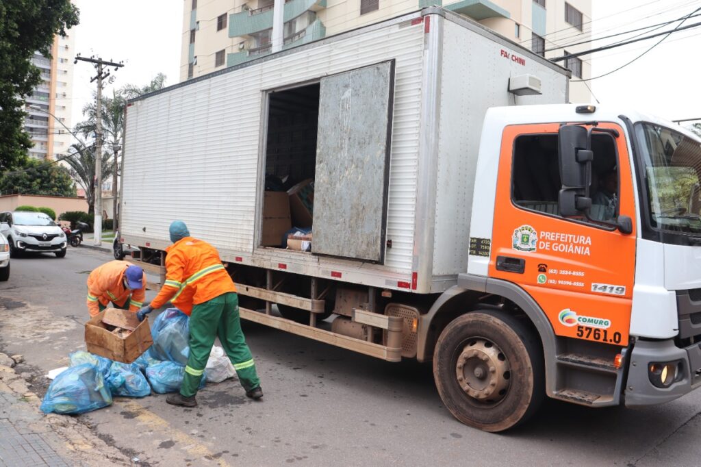 Após ação de Aava Santiago, TCM reage a dois anos de coleta seletiva paga sem pesagem do lixo e determina que a prefeitura instale balanças