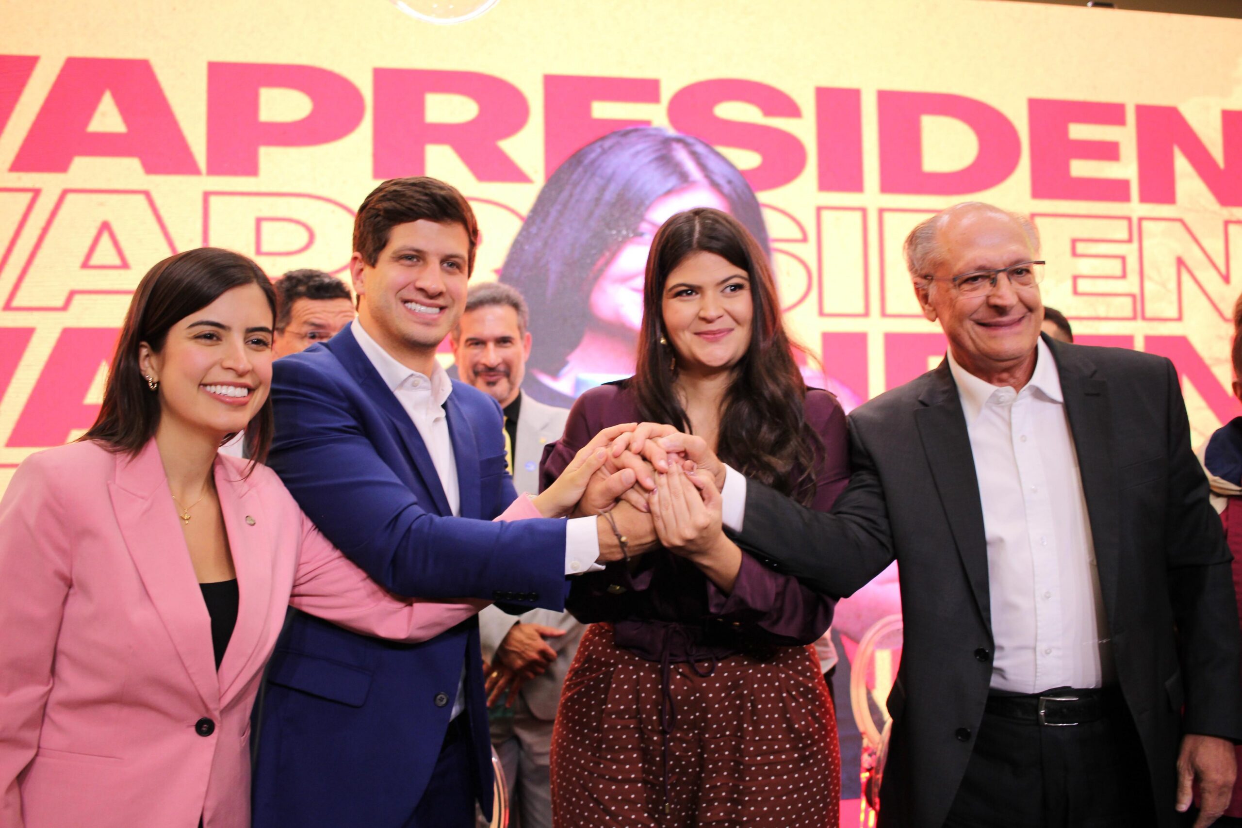 Mulher mais votada da história de Goiânia, Aava Santiago anuncia pré-candidatura à Câmara dos Deputados e inicia jornada por todo o estado