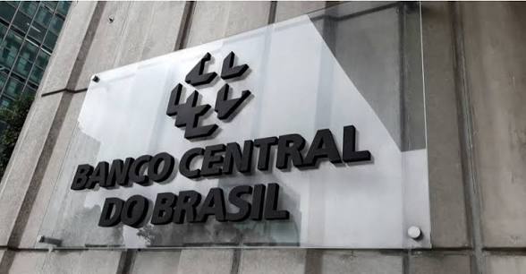 Mercado eleva previsão da Selic para 13,75% ao ano em 2026