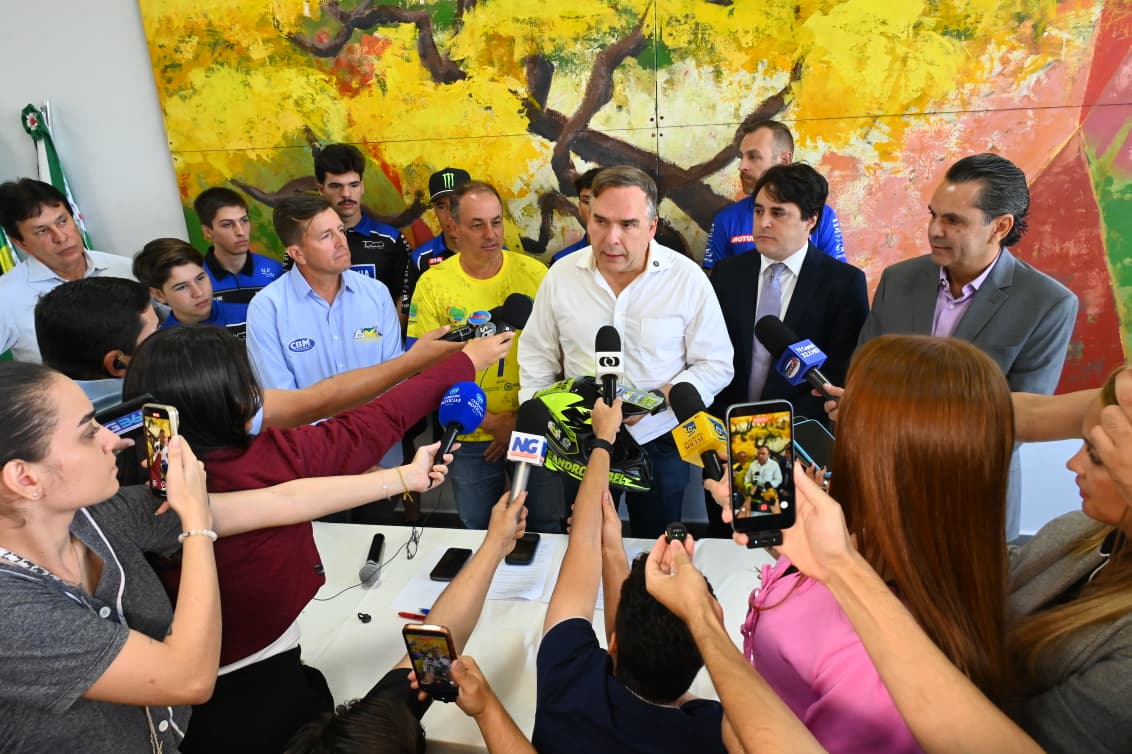 Mabel anuncia Goiânia como sede de rodada tripla de motocross com atletas de 22 países
